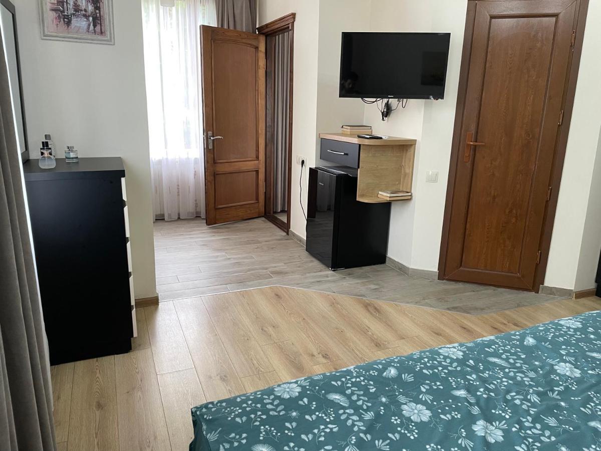 Гостевой дом TEMO 10 Батуми Экстерьер фото